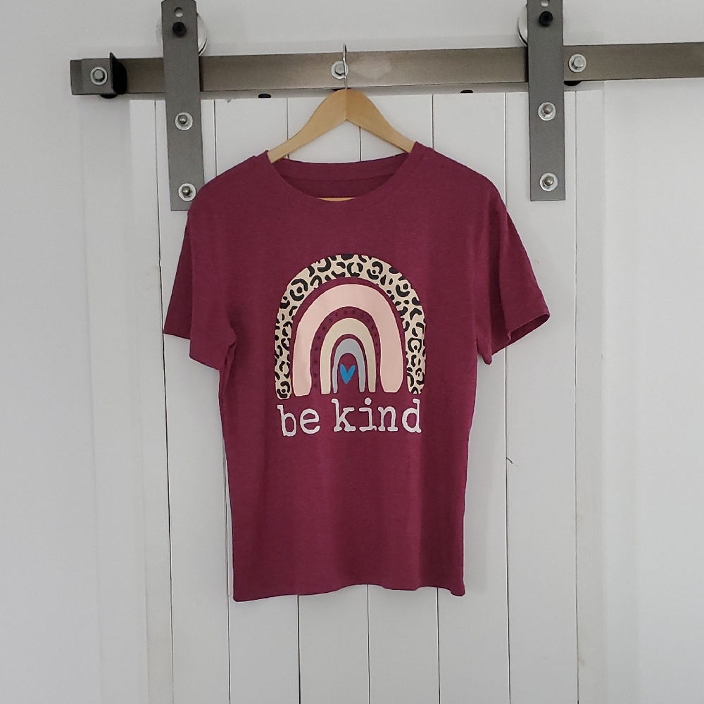 Womens Be Kind' Graphic T-Shirt - Maroon